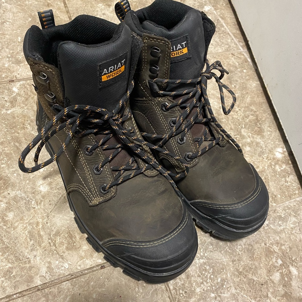 Ariat work boots for men. Steel toe.